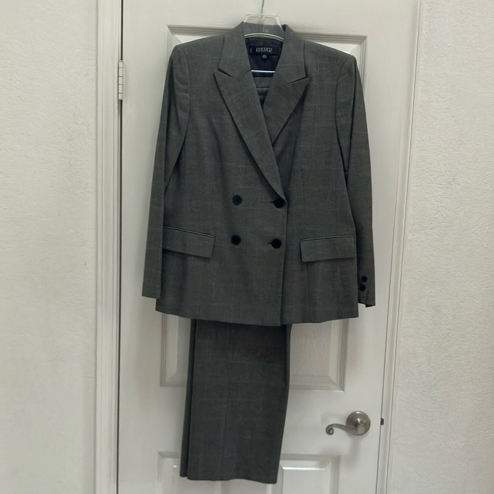 Size 16P Kasper women’s suit